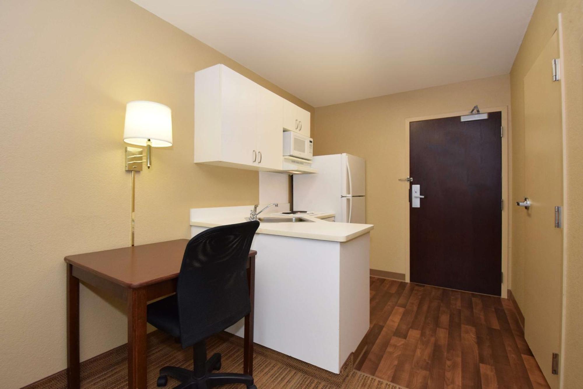 Extended Stay America Suites - White Plains - Элмсфорд Экстерьер фото
