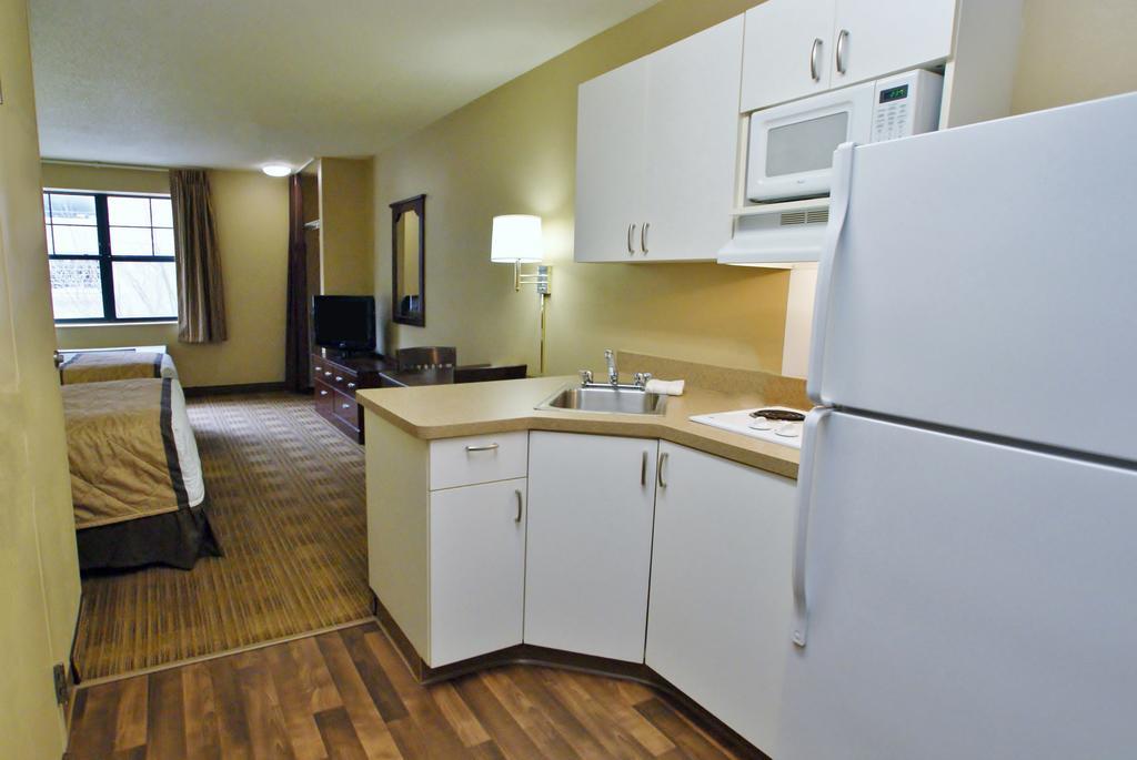 Extended Stay America Suites - White Plains - Элмсфорд Экстерьер фото